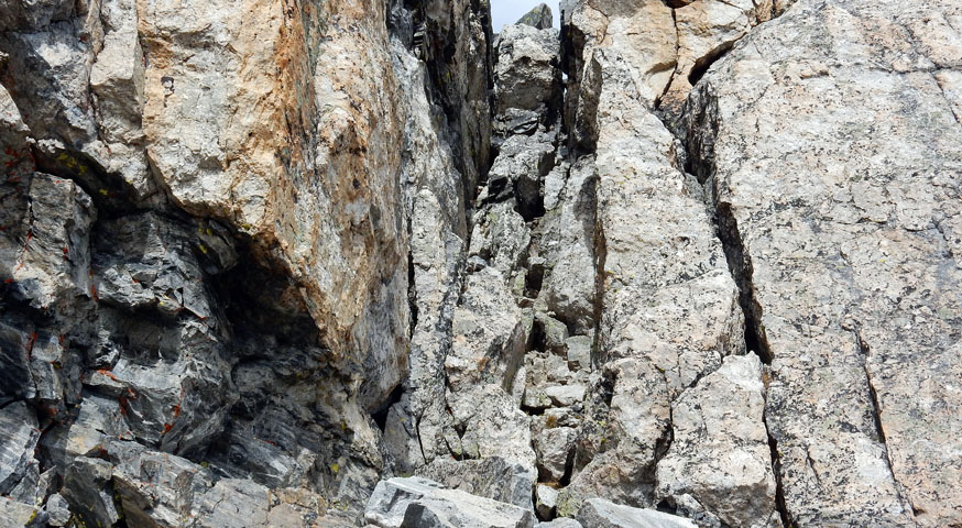 The 4th class chimney near the summit of Navajo Peak