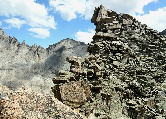 Spearhead summit scramble from end of N. Ridge Route - Mt Pagoda & Keyboard of the Winds in the background